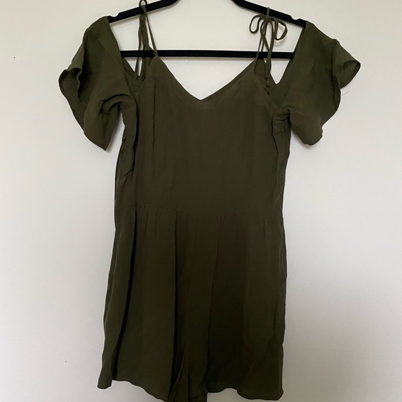 Kendall&Kyle Romper - Picture 2 of 3